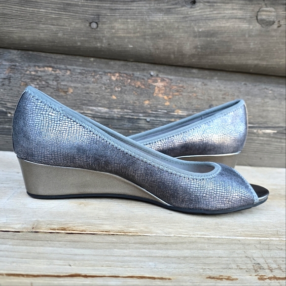 Anne Klein Sport Camrynne Modern Classic Peep Toe Comfort Wedge 7M - Picture 5 of 16